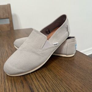 Toms Gray Flats Comfortable Slip-On Loafers